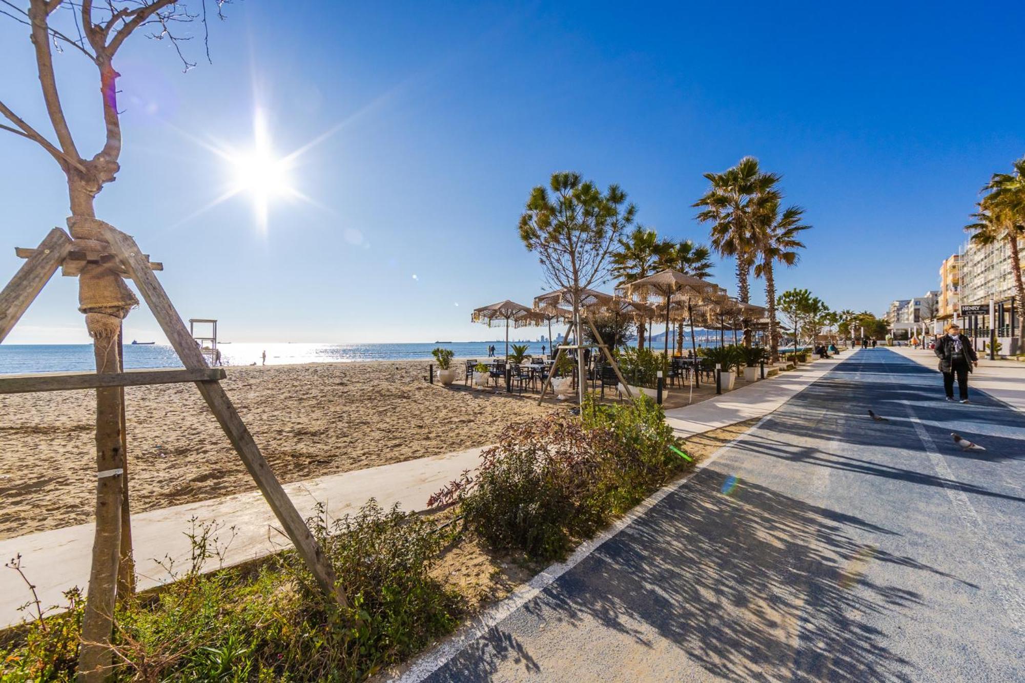 The Beachfront Apartment Durrës Zewnętrze zdjęcie