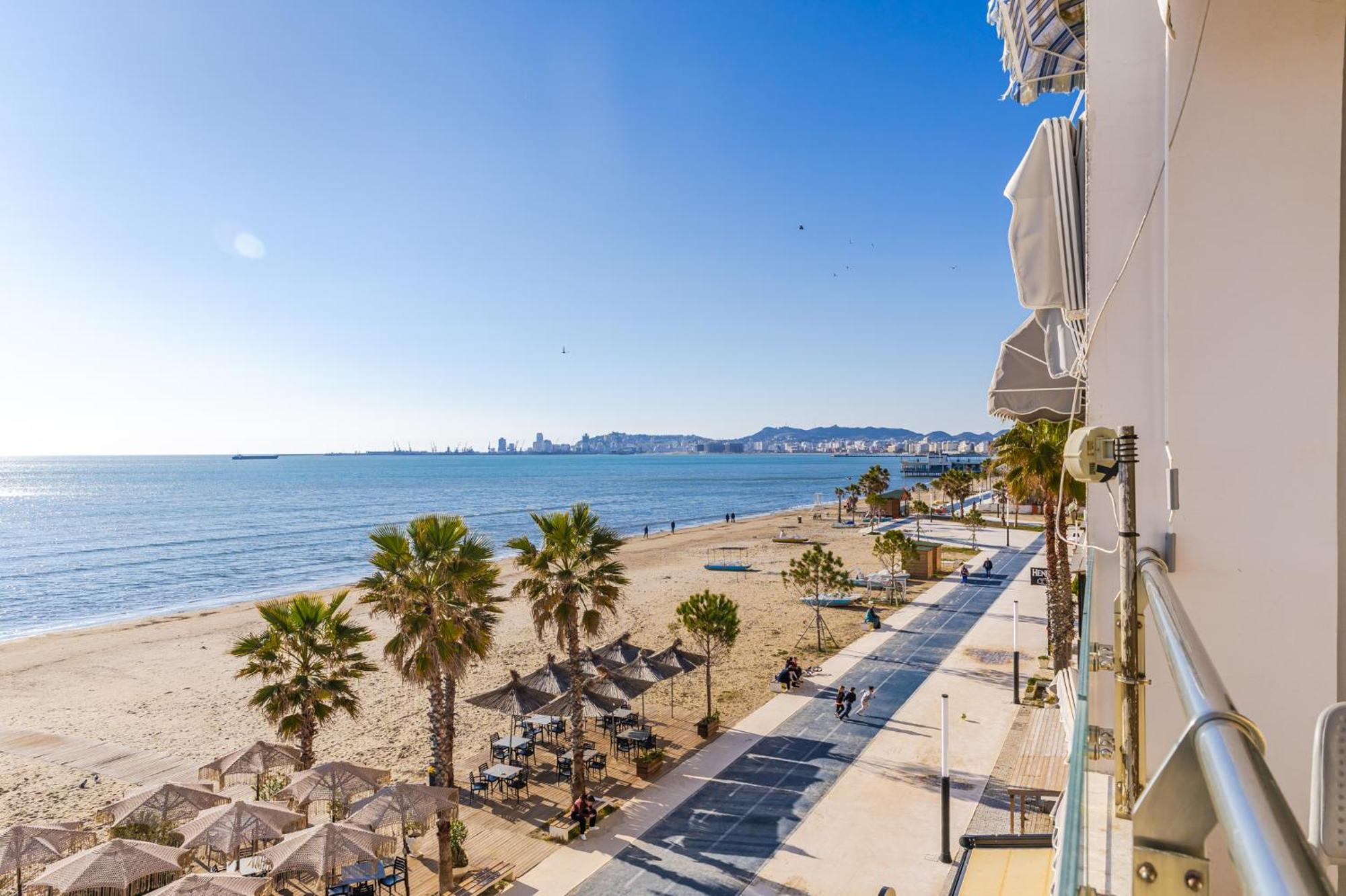 The Beachfront Apartment Durrës Zewnętrze zdjęcie