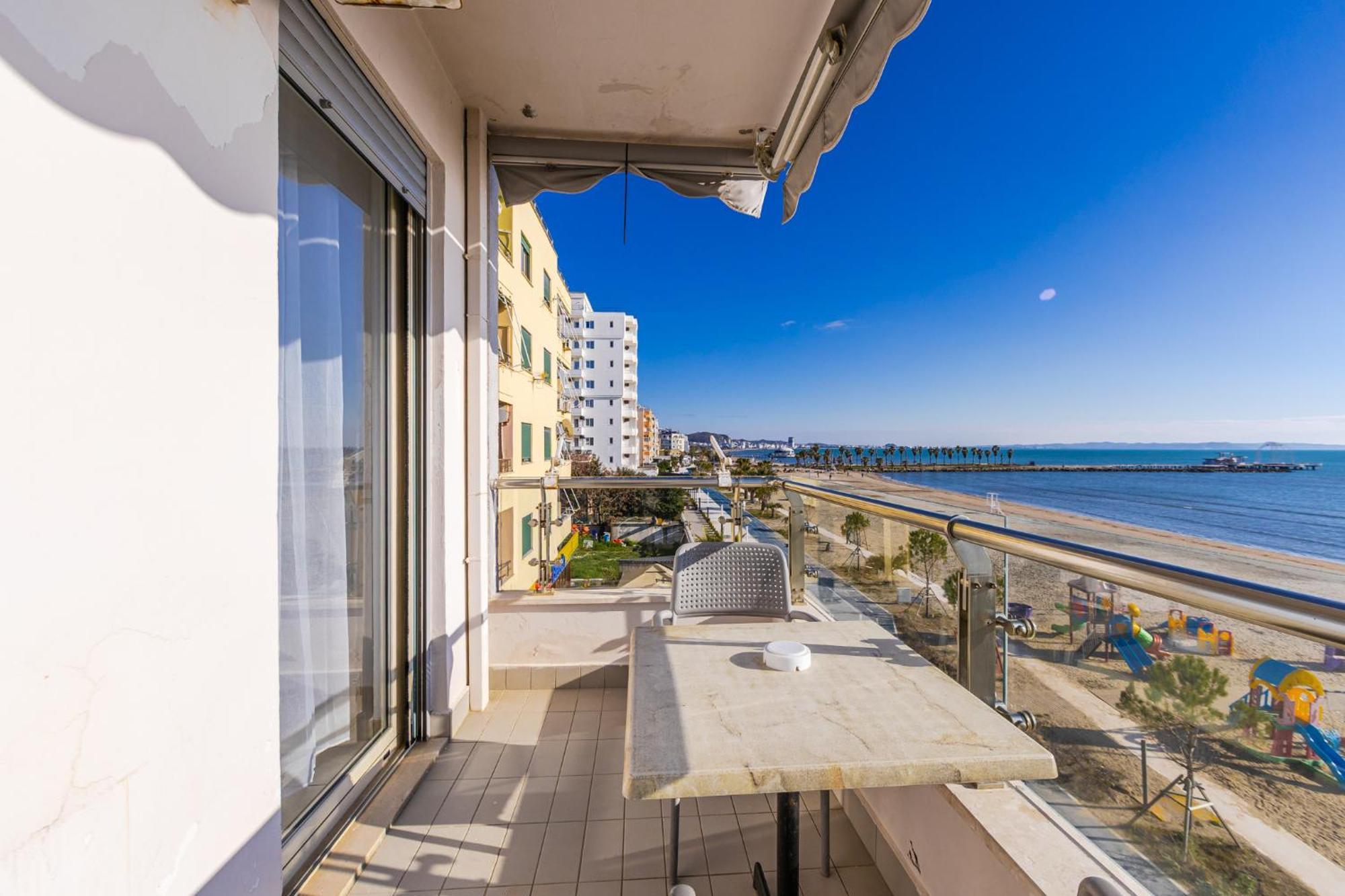 The Beachfront Apartment Durrës Zewnętrze zdjęcie